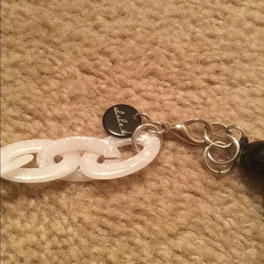 STATEMENT NECKLACE - Picture 3 of 5